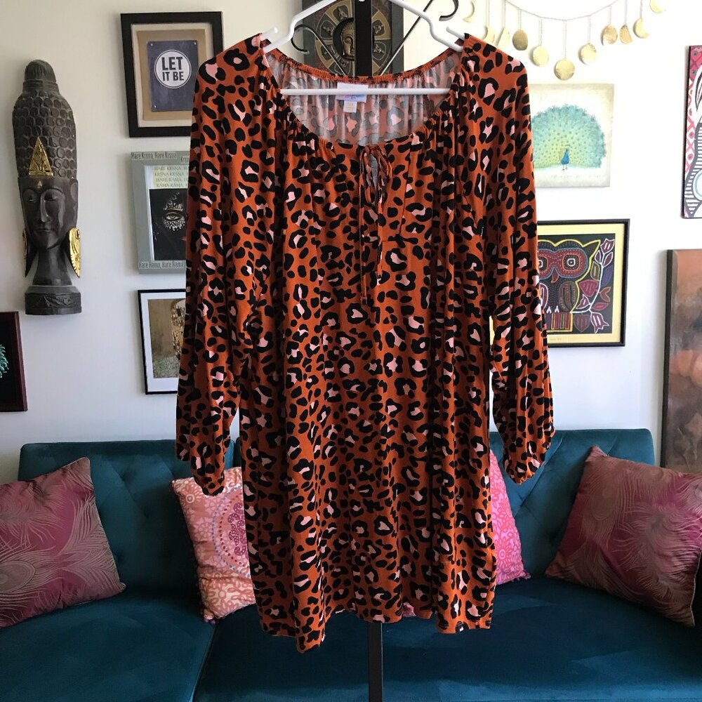 LULAROE size 3XL Rust Animal Print Stretch Jersey 3/4 Sleeve Debra Peasant Top